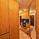 In Out Kosara Daire 4*